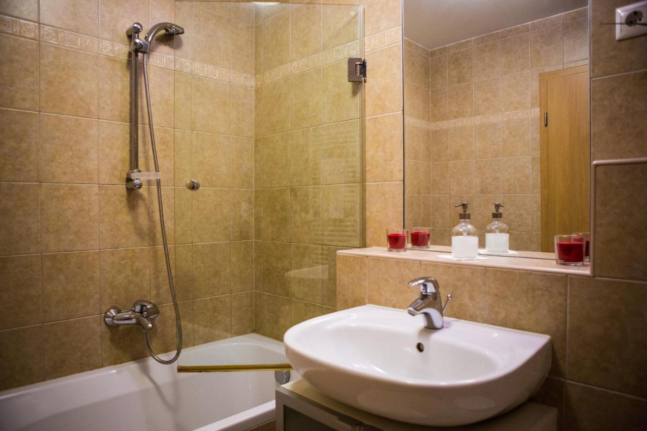 Flat At The Danube With Wellness *